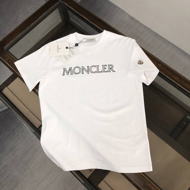 Moncler 蒙口2024新款男士圆领短袖 情侣t恤春夏新品 高品质 时尚百搭潮款 定制进口面料 穿着舒适 透气 时尚不失个性 上身休闲随性 帅气有型 彰显大