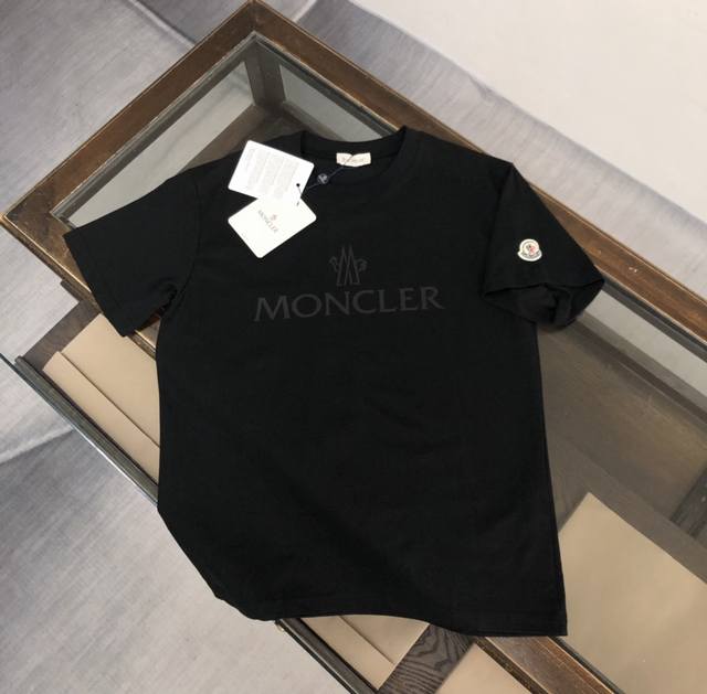 Moncler 蒙口2024新款男士圆领短袖 情侣t恤 春夏新品 高品质 时尚百搭潮款 定制进口面料 数 穿着舒适 透气 时尚不失个性 上身休闲随性 帅气有型