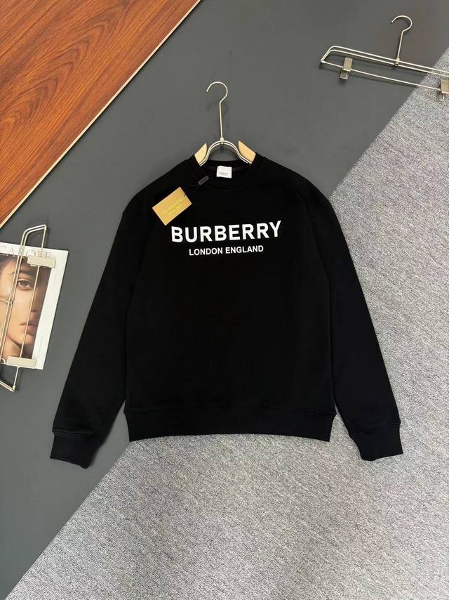 Burberry* 巴宝莉*Bbr*秋冬最新款圆领时尚长袖卫衣，立体硅胶工艺logo设计，400克纯棉纯棉面料！贴肤舒适，耐看又好穿，原厂工艺一丝不苟，休闲百搭