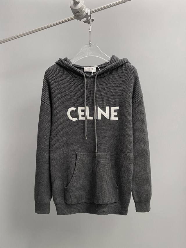 Celine* 赛琳24Fw字母贴布针织连帽毛衣 面料采用75%羊毛25%安哥拉兔毛 版型非常宽松 水洗后蓬松亲肤柔软 采用进口斯托尔织造 纹理清晰 正7针双元