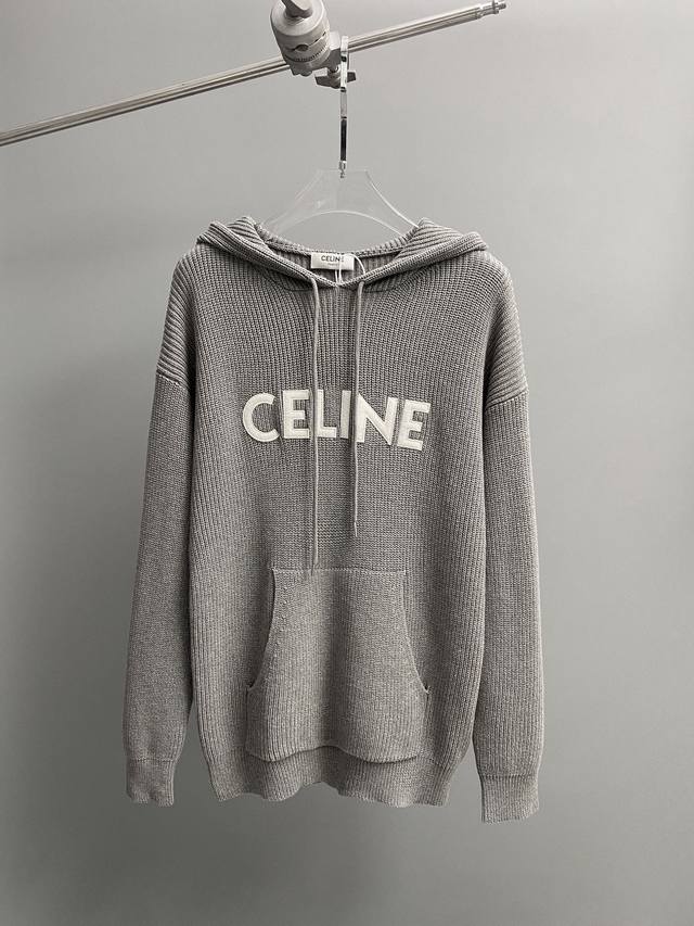 Celine* 赛琳24Fw字母贴布针织连帽毛衣 面料采用75%羊毛25%安哥拉兔毛 版型非常宽松 水洗后蓬松亲肤柔软 采用进口斯托尔织造 纹理清晰 正7针双元