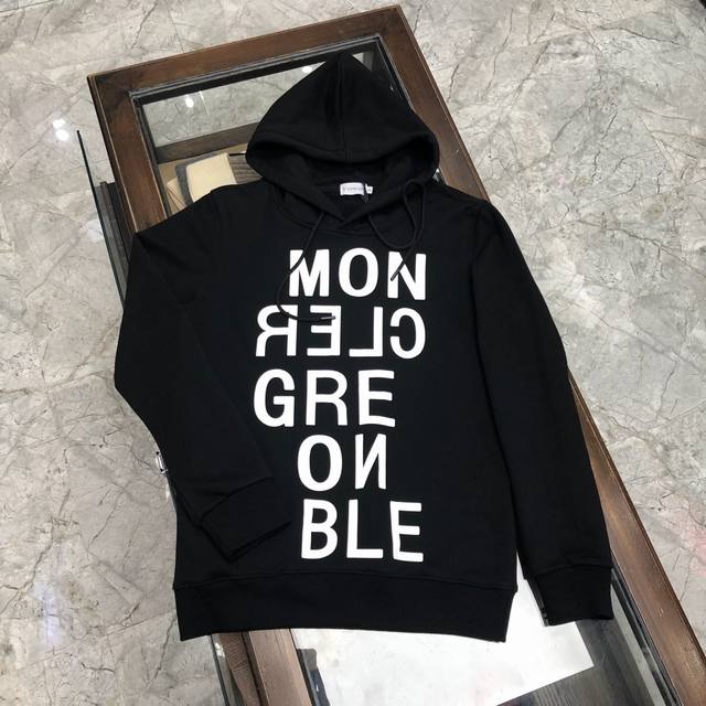 Moncler 蒙口 2024秋冬新款卫衣，潮流不过时经典款，进口数码印花图案，定制卫衣毛圈420克面料，厚实挺阔有有形，细节无可挑剔，上身版型超赞！时下流行微