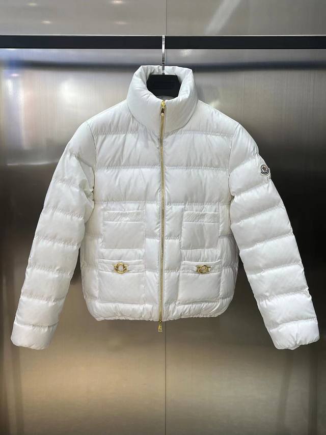 Moncler 盟可睐 Fw绗缝多口袋纯色立领羽绒服 X6 颜色：黑色 白色 尺码：1234