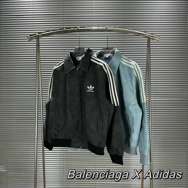 S60 Adidas X Balenciaga 联名款机车皮衣外套 今年阿迪达斯与巴黎世家重磅联名 超帅的全身立体裁剪版型 上身超级修饰身材比例 无论胖瘦 上身