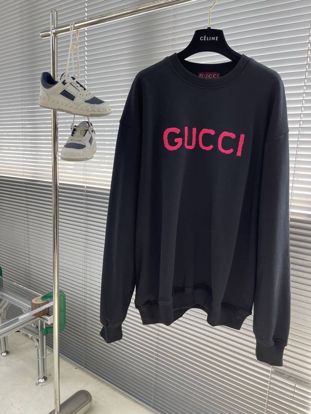 全年不下架 Gucci 古驰 圆领卫衣 采用原版400克重双股毛圈布对版定织定染面料 高密度刺绣 2*2螺纹同缸定染零色差 独家品质区别通货 欢迎对比 工艺：