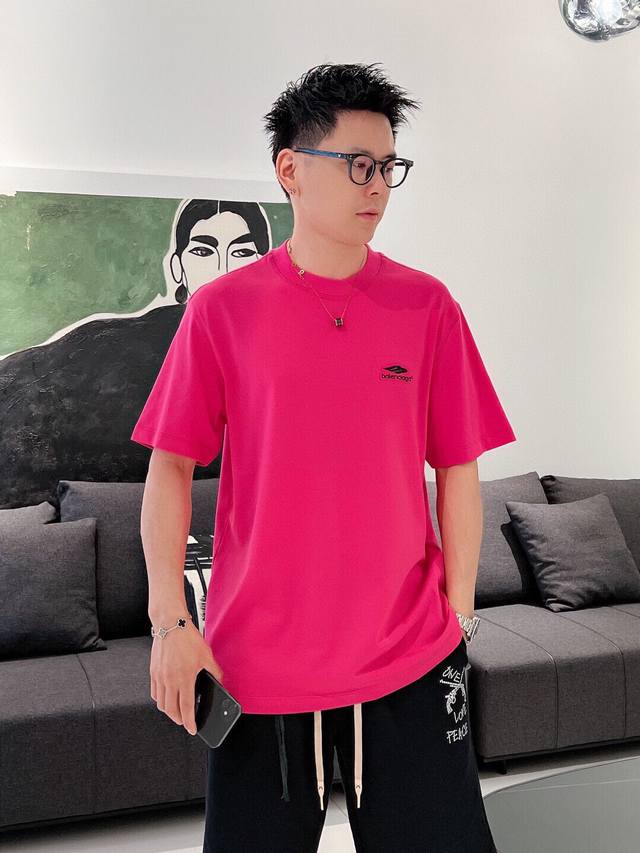 全年不下架 Balenciaga 巴黎世家 圆领短袖t恤 经典logo刺绣 采用原版260克重进口棉对版定织定染面料 高密度刺绣 螺纹同缸定染零色差 独家品质