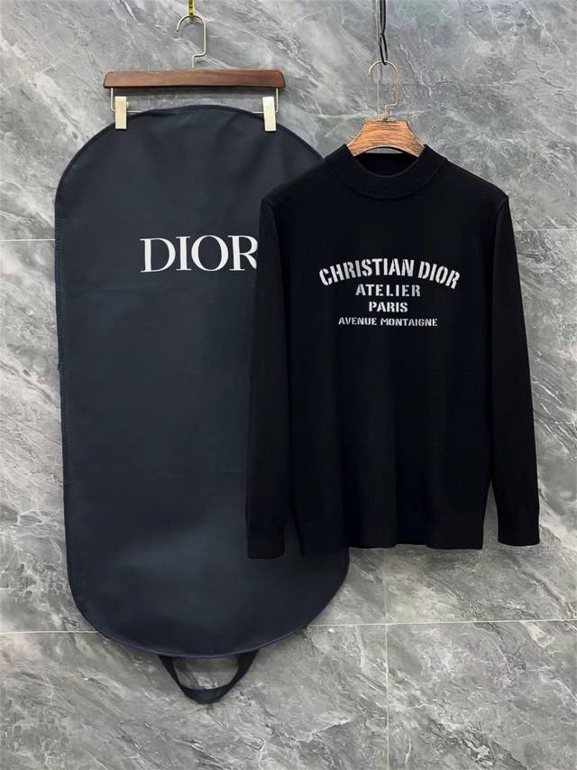 Dior 迪奥3标齐全 精美印花半高领毛衣 精品羊毛混纺毛衫 男女款高端定制臻品系列 隶属品牌高端主线 专利顶级纱线混纺 以创新来阐释常规款式 面料的配置更是颠