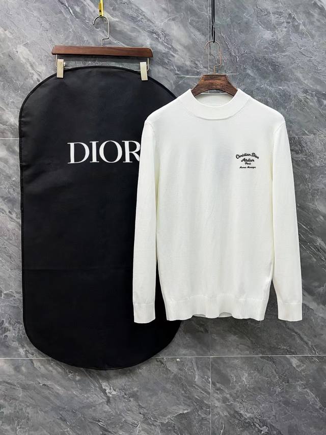 Dior 迪奥3标齐全 精美印花半高领毛衣 精品羊毛混纺毛衫 男女款高端定制臻品系列 隶属品牌高端主线 专利顶级纱线混纺 以创新来阐释常规款式 面料的配置更是颠