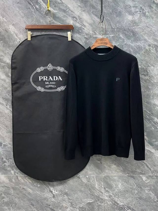 Prada 普拉达3标齐全 精美徽标半高领毛衣 精品羊毛混纺毛衫 男女款高端定制臻品系列 隶属品牌高端主线 专利顶级纱线混纺 以创新来阐释常规款式 面料的配置更