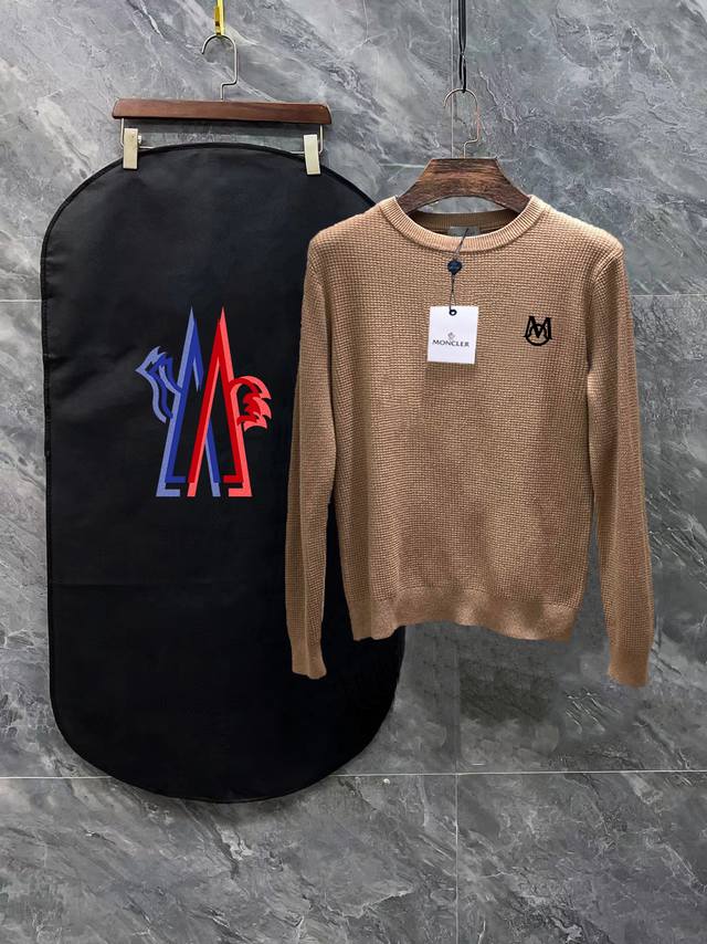 Moncler 蒙口3标齐全 经典标志华夫格毛衣 经典基础风格 年年都穿的经典款必须选择品质全部对色定染含羊毛的棉纱线，柔软亲肤，双层针织，手感无敌好，拿到手里