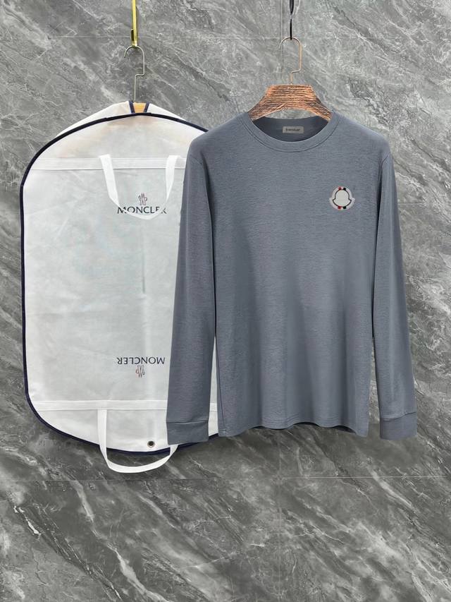 新品 Moncler 蒙口2024早秋新款羊毛打底衫 精简圆领长袖 经典著作,超时髦的精简款长t属于单穿内搭的圣品.甄选客供定织 绒感类材质制成，表面软糯细腻质