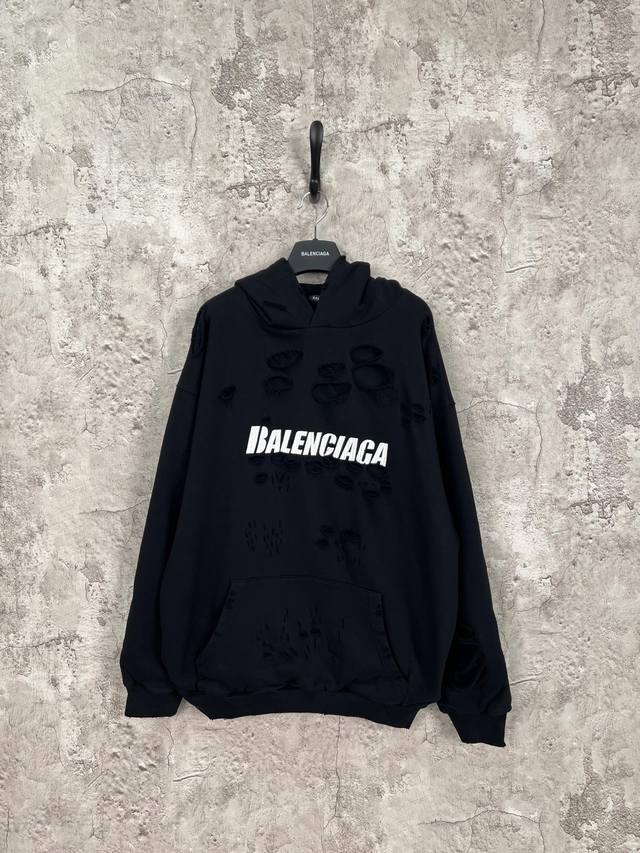 巴黎世家 Balenciaga Caps Destroyed艺术印花裂纹 破洞效果连帽卫衣 黑色 男女同款 尺码表：Xs. S. M. L 印花：印花材料采用安