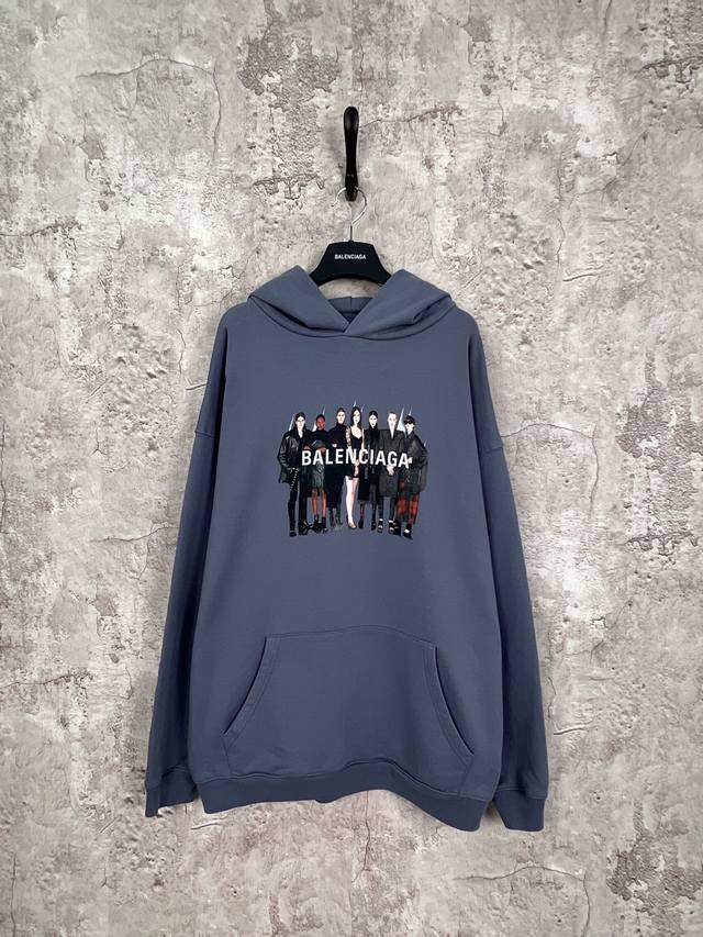 Balenciaga巴黎世家 人像图案印花连帽卫衣 灰蓝色 男女同款 尺码表：Xs. S. M. L 印花：印花材料采用安全环保无毒婴儿认证的材料；印花轮廓清晰