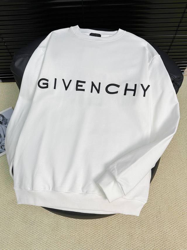 款号：3005 Givenchy 纪梵希 字母4G大标刺绣圆领卫衣 面料采用420克双股双纱定染纯棉毛圈面料 面布紧密干净 条杠清晰独特 肌理感强底部纹理清