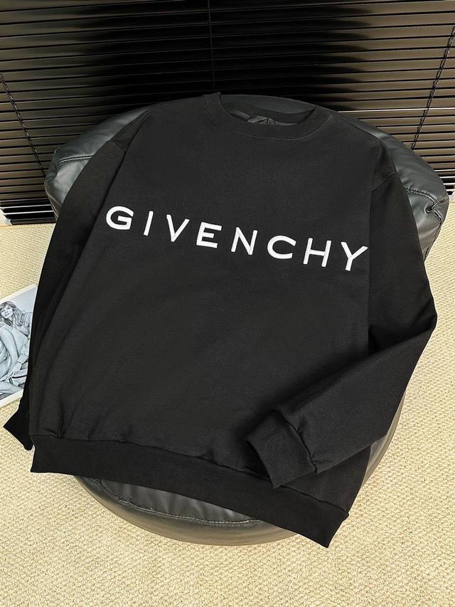 款号：3005 Givenchy 纪梵希 字母4G大标刺绣圆领卫衣 面料采用420克双股双纱定染纯棉毛圈面料 面布紧密干净 条杠清晰独特 肌理感强底部纹理清