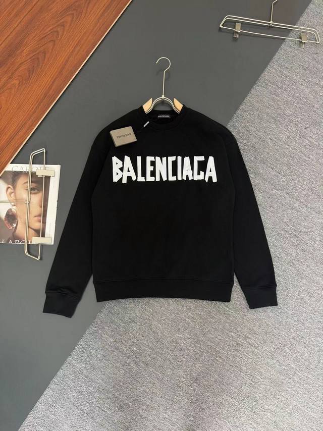 Balenciaga * 巴黎世家* 秋冬最新款圆领时尚长袖卫衣，印花工艺logo设计，400克纯棉面料！贴肤舒适，耐看又好穿，原厂工艺一丝不苟，休闲百搭必备款