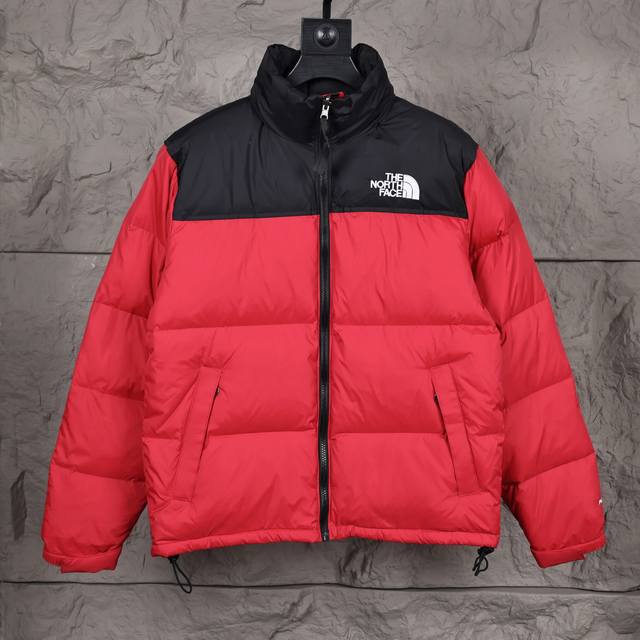 官方权威版本 The North Face北面1996经典羽绒服：颜色 喜庆红色 尺码：Xs. S. M. L. Xl. Xxl. 羽绒：采用了800蓬的鹅绒填