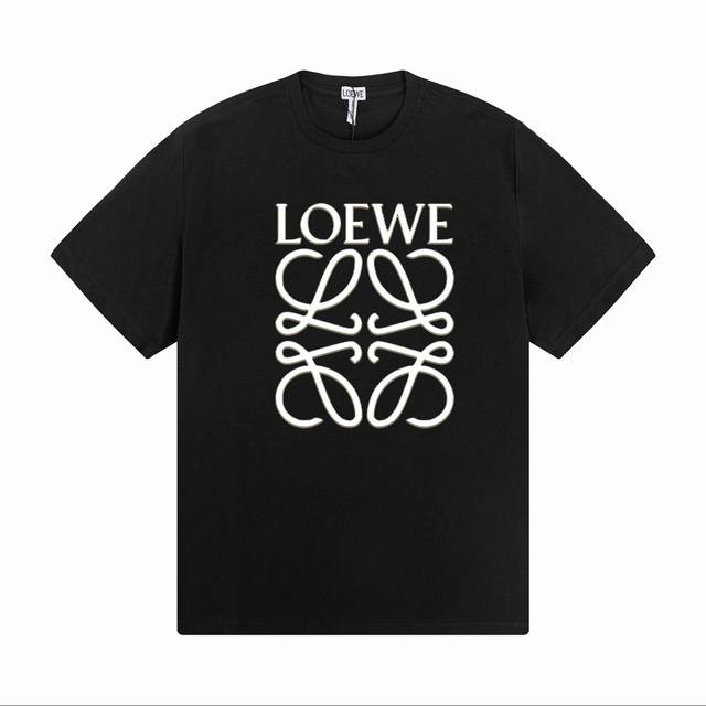 Loewe 罗意威经典字母短袖，上身超有质感不挑人 ！重磅棉质轻柔、软弹、透气的客供定制面料，手感细腻软顺厚实，耐洗不变形，耐磨不起球，不刺激皮肤。一切从舒适出