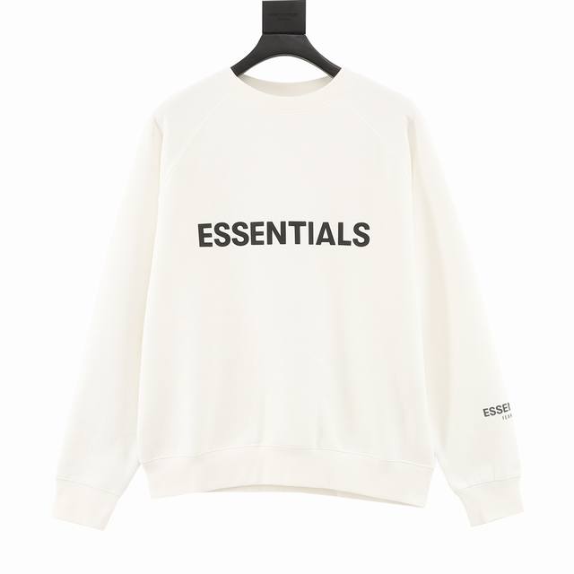 Fear of god 复线Essentials 前胸硅胶字母圆领卫衣 采用400克精棉双纱面料，胚布经过纤维酶洗，比以往复线面料手感更软更柔和，使用纤维酶水洗