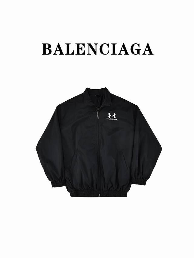 Balenciaga巴黎世家24SS安德玛联名系列冲锋衣 最新高版本 采用进口尼龙功能性面料 进口机器刺绣工艺 定制1:1五金拉链 宽松版型 男女同款 颜色: