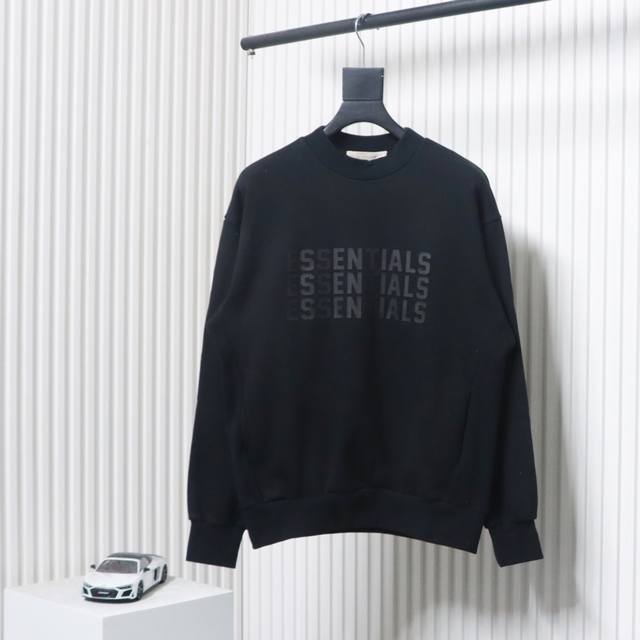 FEAR OF GOD FOG essential 复线 三排硅胶字母圆领卫衣 面料采用定织定染420G高弹卫衣面料 绣口采用到绣车线工艺 一种古老的制衣手法