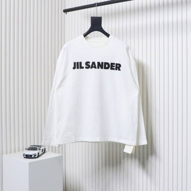 JIL SANDER 吉尔桑达 24FW 字母印花长袖T恤 原版杭州万象城专柜购入4400面料采用300GO E气流纺定织定染全新配色与YB颜色完全一致主麦领标