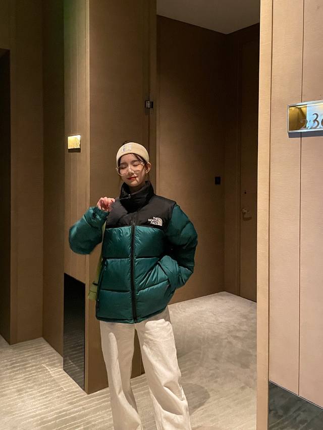 国标90绒，掌柜推荐 墨绿色 顶级原版北面 The North Face1996款 顶级原版复刻版本就是指目前国内最高版本 没有之一 T厂出品必是精品 匠心做一