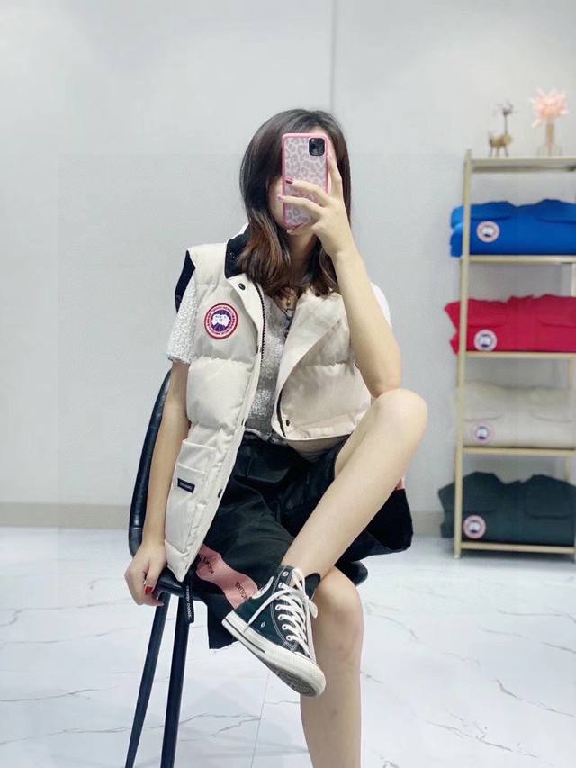 掌柜推荐 Canada goose 加拿大鹅 4154M款Freestyle Crew羽绒马甲，正品原衣开版，注意对版，后领有绒，更加保暖，内侧带拉链隐藏口袋，