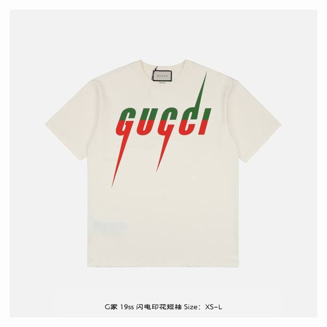 Gucci 古驰 19ss 闪电印花短袖 采用 %长绒棉材质加厚针织棉面料制作而成，粗布面纹路，做蚀毛工艺后的平滑效果，跟以往的款式相比面料做了改变，手感偏厚实