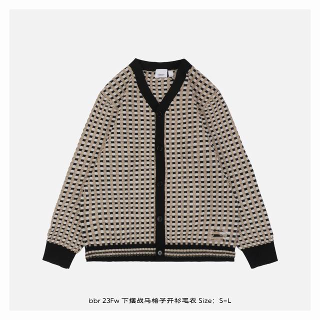 Burberry 博柏利 23Fw 下摆战马格子开衫毛衣 面料采用成分聚酯纤维，棉，羊毛组成，原版四中颜色纱线，定染。间格工艺繁琐，一台进口机180分钟只能织一