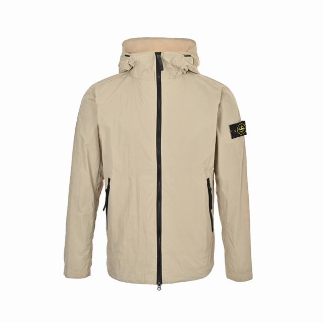 Stone Island 石头岛 23ss 纯色袖标夹克外套 顶级定织面料 质地加密涤锦质感 丝光效果同时质感高端 完美原版还原 石头岛近两年还是比较火爆的 今