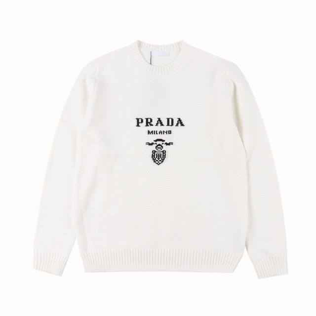 Prada 普拉达 胸前提花大logo毛衣 市场独家 绝非市场羊毛成分通过水洗做出来的手感效果 每一个颜色起订量需要500KG 选定一线毛纺工厂代工 定制洗水