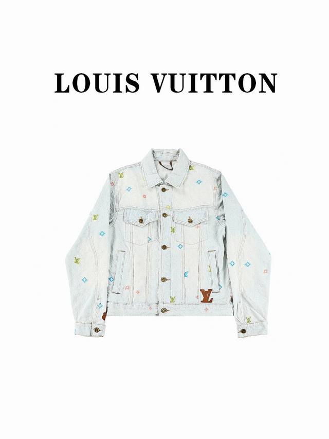 Louis Vuitton 路易威登 Tyler联名老花提花刺绣牛仔外套 定制原版斜纹全棉提花牛仔材质，水洗做旧复古浅灰蓝，整体饰以老花图案装饰。手袖皮革章仔呼