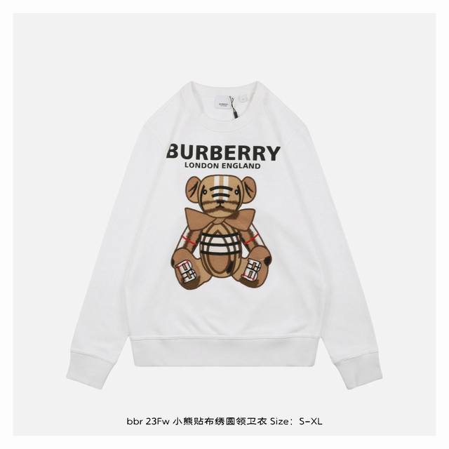 Burberry 博柏利 23Fw 小熊贴布绣圆领卫衣 面料采用400克重双股大毛圈面料，定制32支螺纹，成衣两遍水洗处理，面料舒适亲肤无异感，定制定染面料，纺