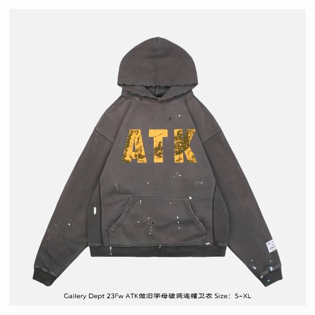 Gallery Dept 23Fw ATK做旧字母破洞连帽卫衣 面料选用 G纯棉面32织底8织精梳棉面料，内里半拉毛类摇粒绒面料，美式宽松落肩版型，整件衣服先经