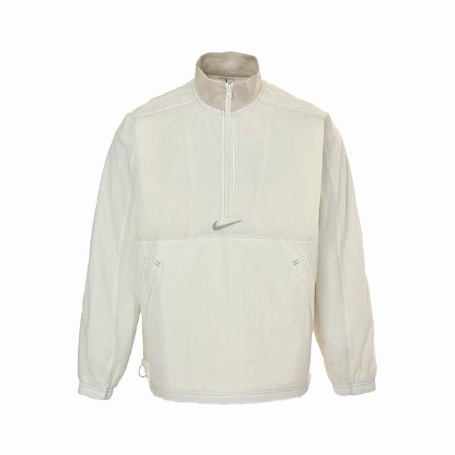 Supreme & Nike 联名款拉链夹克棉服 实物质感非常不错 内置薄层棉内里 半拉链可以两种风格切换 背后的大钩搭配领子上的Sup 很简洁 渐变色非常有特