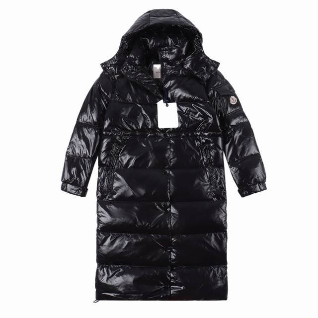 MONCLER 蒙口MC 可拆卸帽长款羽绒服 这款大东北妥妥的 可腰线上移后优化身材比例 有着“行走的棉被”之称，漆面尼龙面料，具备防水防污功能，欧标90白鹅绒