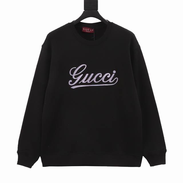 Gucci 古驰 24Fw 紫色草写字母刺绣圆领卫衣 2024 GUCCI秋冬新款全新套装让人联想起正装剪裁制服，针织服饰以棉质或针织面料匠心打造，缀饰精致而不