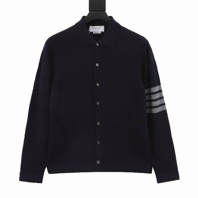 Thom Browne TB 汤姆布朗 24FW 四杠澳毛翻领毛衣开衫 本产品根据原版采用澳毛条羊毛，Polo领设计，整件使用德国进口12针型编织，手感，穿着感