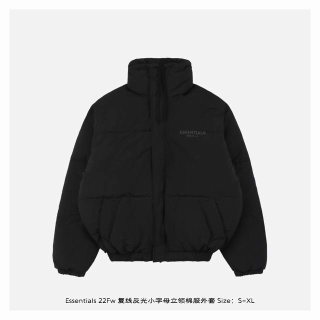 Essentials 22Fw 复线反光小字母立领棉服外套 采用新型复合型面料，手感软一些，不易起皱，手感特别棒，内衬面料为 T涤塔夫面料，舒适度高且有光泽，内