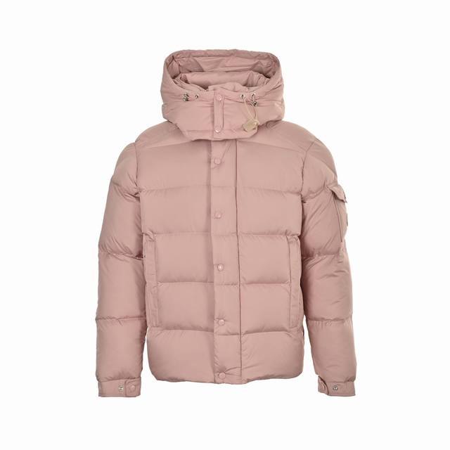 Moncler 蒙口 Maya玛雅哑光雾面羽绒服 这款Vezere短款羽绒夹克是基础款保暖单品，彰显Moncler的风格特色。Vezere羽绒夹克采用 long