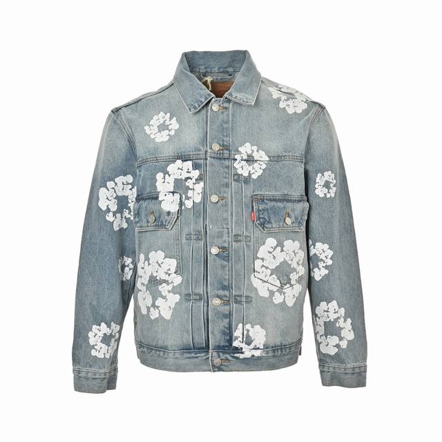 DENIM TEARS 23Fw 棉花涂鸦印花牛仔外套 选用430克100%纯棉15盎司赛络纺牛仔布面料 面料非常厚实 成衣重度水洗做旧处理 颜色呈现泛白水洗牛