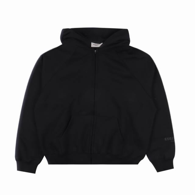 Fear of god 复线Essentials 后背硅胶字母拉链连帽卫衣 款ESSENTIALS字母Logo改为类似厚板硅胶刻字膜材质。后背胶标也从以往的米白