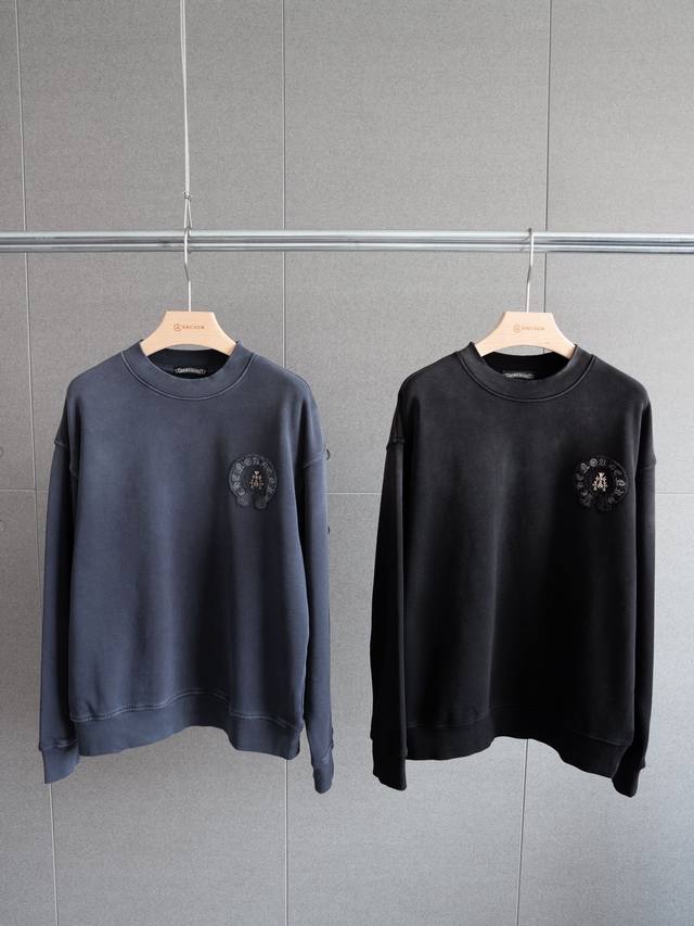 顶级高品质卫衣 Chrome Hearts 24F w 贴布马蹄金属十字架标识圆领卫衣 货号：312 - 颜色：水洗黑 水洗灰 - 尺码： S M L XL 尺