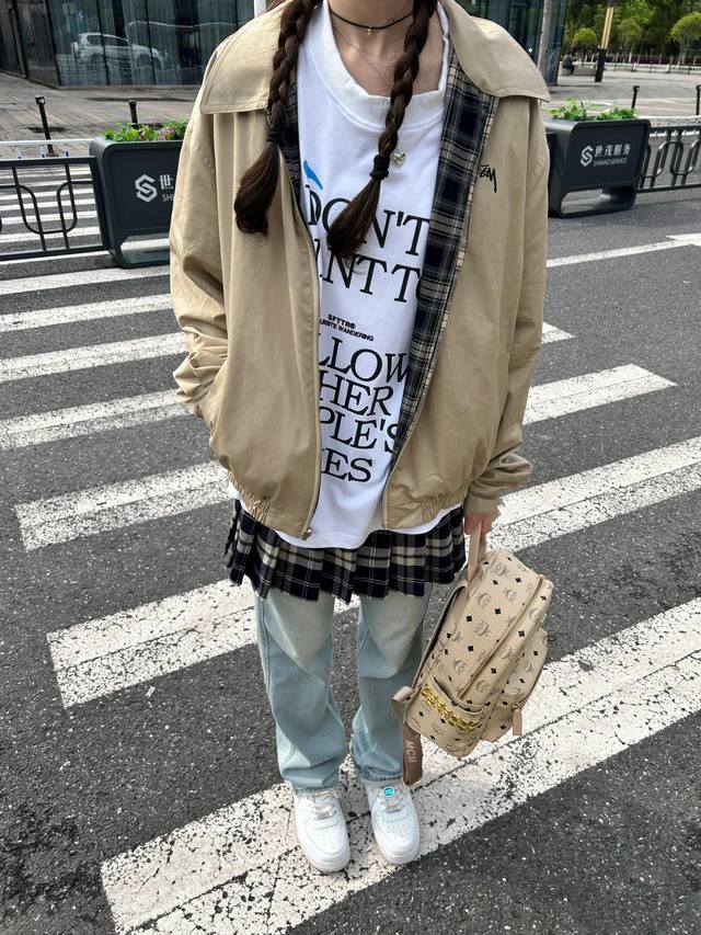 Stussy 斯图西24aw翻领刺绣双面可穿哈灵顿夹克外套 斯图西秋季新品夹克 经典的哈灵顿夹克版型 一面百搭 经典 一面复古 时尚 两面可穿 随性穿搭 选用精