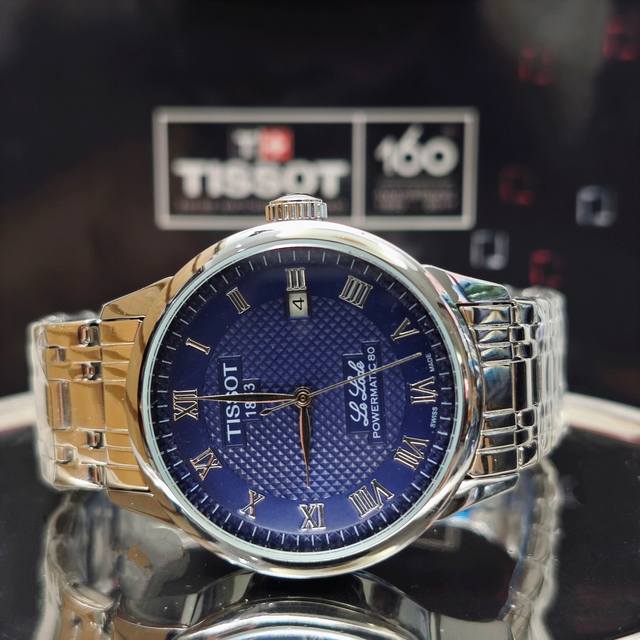 天梭-TISSOT经典力洛克男士系列 型号：T006.407.16.033.00 壳套：316L精钢 表带: 316L钢壳 机芯：自动机械 镜面：矿物质防刮镜面