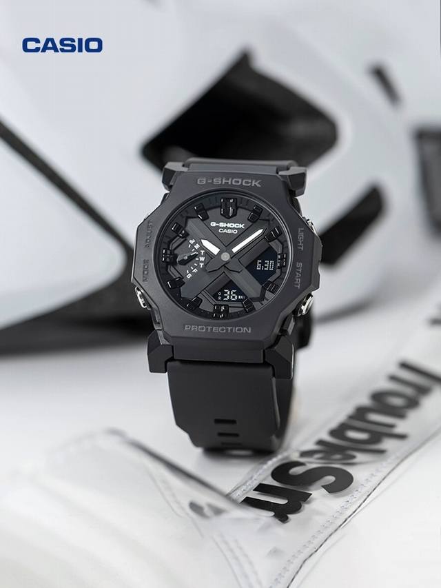 卡西欧GA-2300多巴胺色彩潮流手表 黑武士配色 G-SHOCK 以坚韧精神不断进化全新GA-2300采用微型化技术以未来主义形象打造减轻浪费的极简设计为腕上