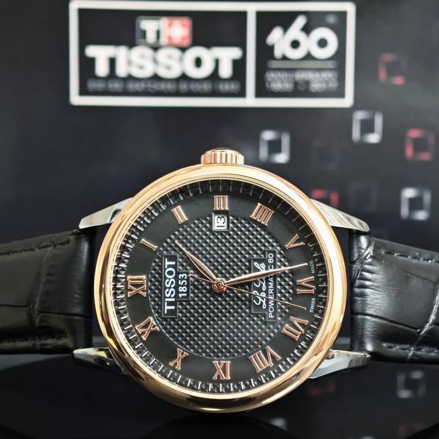 天梭-TISSOT经典力洛克男士系列 型号：T006.407.16.033.00 壳套：顶级版316精钢L 表带：进口小牛皮表带 机芯：顶级自动机械 镜面：矿物