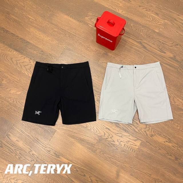 上新 ARC’TERYX 始祖鸟户外休闲通勤机能短裤男女同款 它是可以被定义为一条‘皮肤裤’，防晒抗撕裂，整条裤子包括腰部全带弹力，让你切身体会到什么叫薄而不透