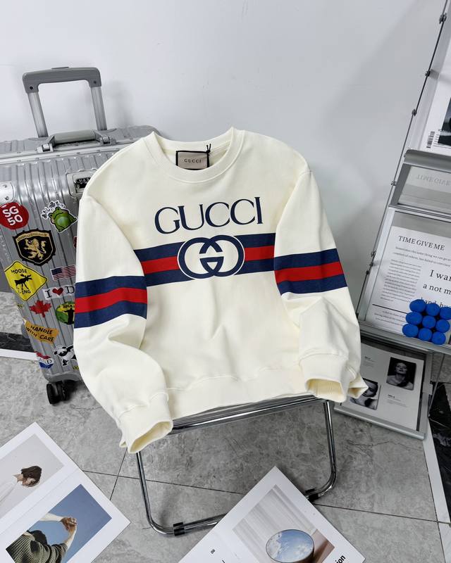 供 顶级复刻 古驰 GUCCI24ss新款红蓝条纹腰带logo印花毛圈圆领卫衣 原版面料官方同款卫衣 定制420克同缸染面料手感非常舒服 春夏最新砖柜同步时尚又